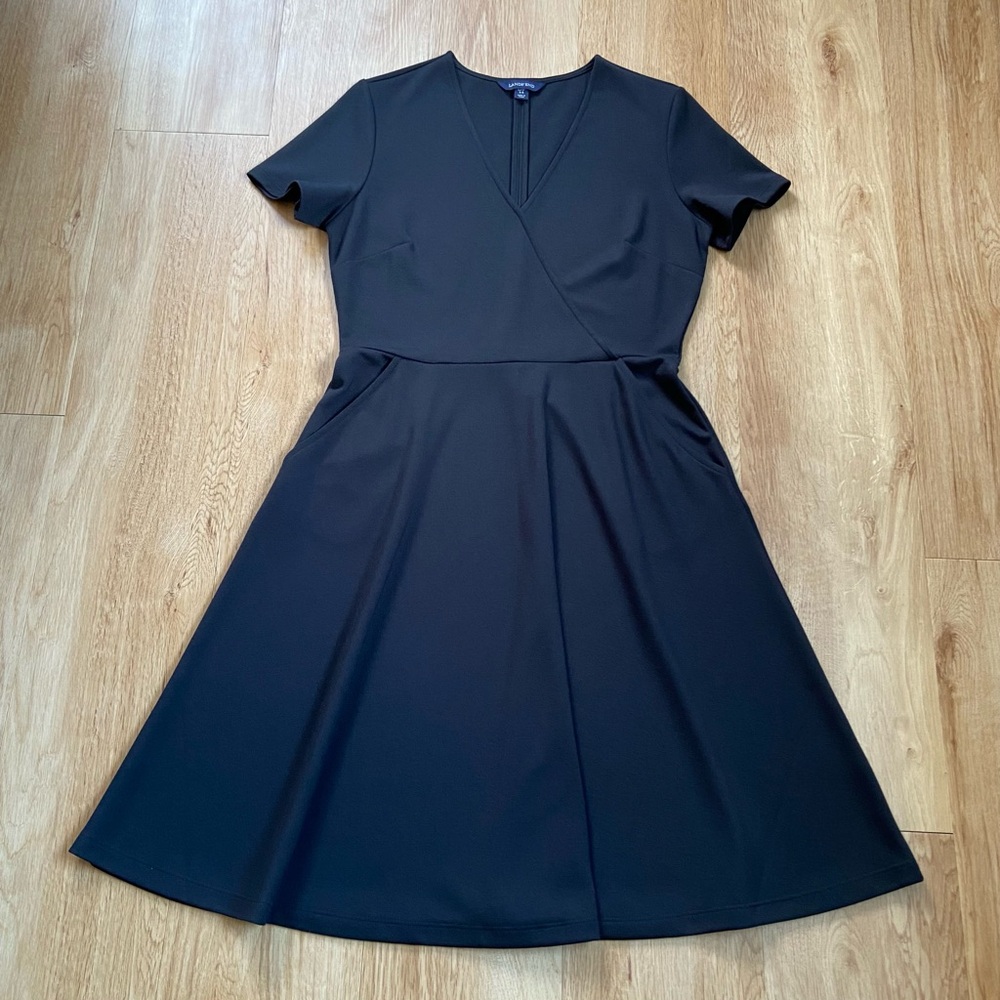 Lands End Short Sleeve Black Fit & Flare Pocket Dress V-Neck Size Small 6-8